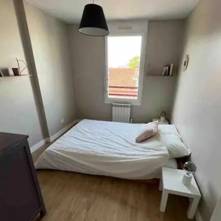 2 Chambres-garage Montchat Apartment